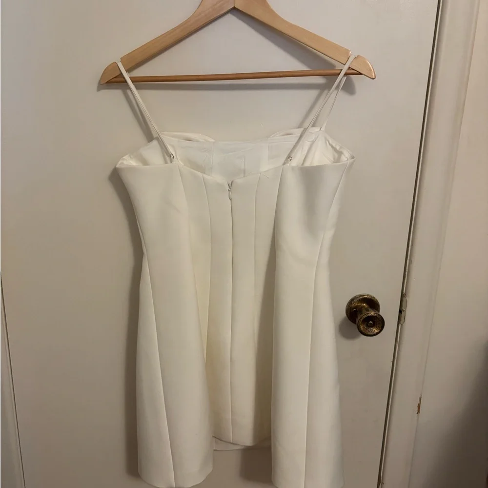 Ever New Cream Dress with Elegant Design - Picture 2 of 3
